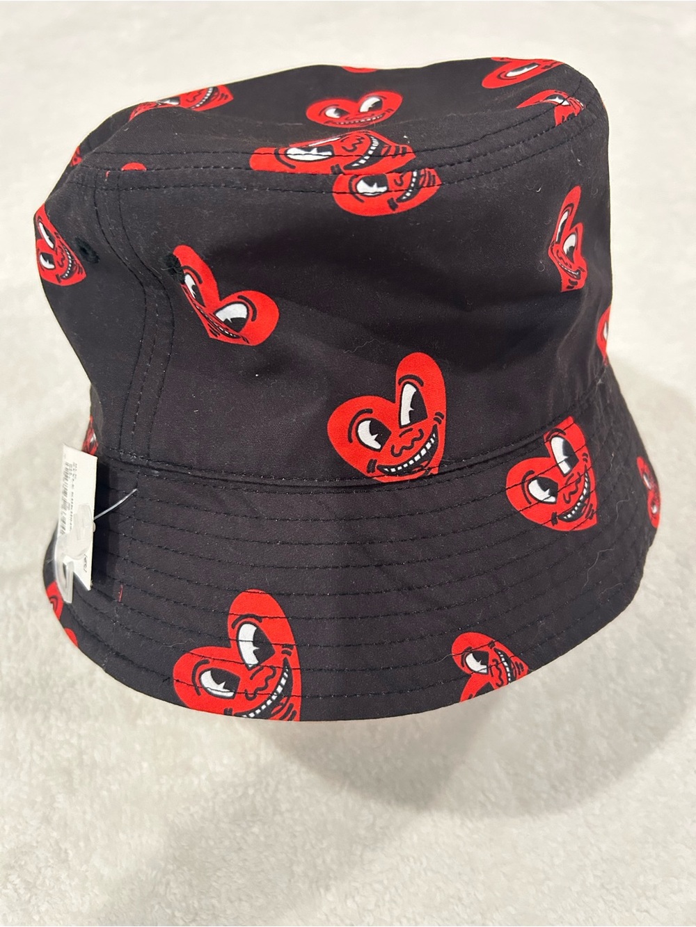 Keith Haring Foundation bucket hat red heart print reversible Mad Engine NWT